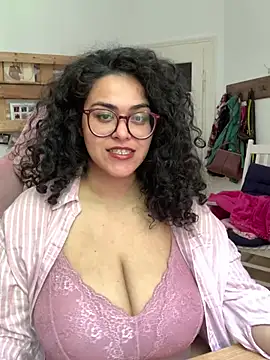 Snapshot of Curvydesifromgermany chatting on May 22, 10:57 am Curvydesifromgermany online show from May 22, 10:57 am