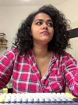 Snapshot of Curvydesifromgermany chatting on September 18, 10:40 am Curvydesifromgermany online show from September 18, 10:40 am