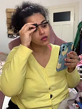 Curvydesifromgermany online show from November 4, 1:26 pm