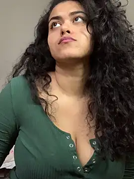 Snapshot of Curvydesifromgermany chatting on December 13, 2:16 pm Curvydesifromgermany online show from December 13, 2:16 pm