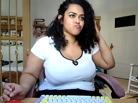 Curvydesifromgermany online show from March 3, 1:29 pm