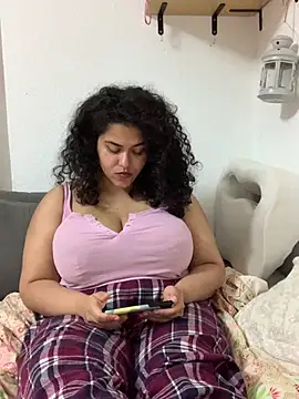 Curvydesifromgermany online show from June 9, 2:23 am
