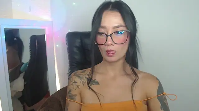 Snapshot of mariiana-diaz chatting on June 12, 3:21 pm mariiana-diaz online show from June 12, 3:21 pm