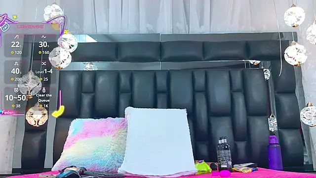 AuraRoss online show from October 30, 7:00 pm