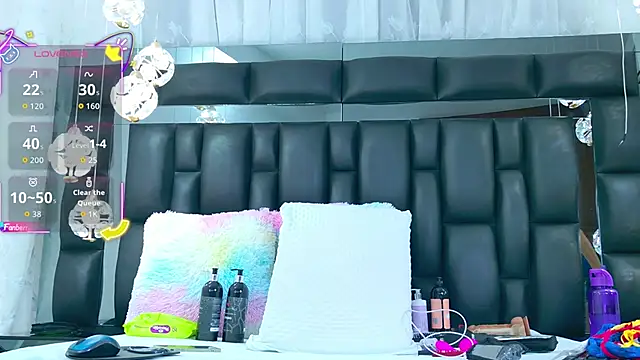 AuraRoss online show from October 22, 7:02 pm