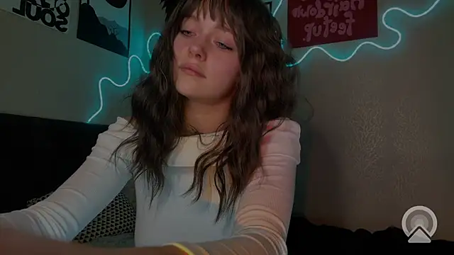 Emilia0 0 7 online show from February 23, 9:37 pm