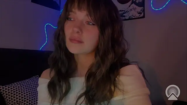 Emilia0 0 7 online show from February 26, 9:04 pm