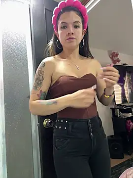 Snapshot of annavi_ chatting on June 16, 5:13 pm annavi online show from June 16, 5:13 pm