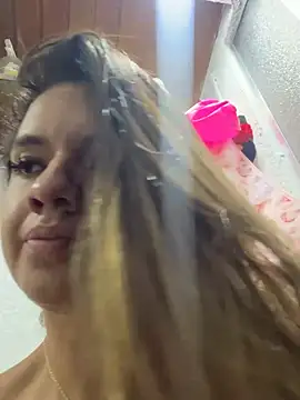 Snapshot of annavi_ chatting on June 15, 4:06 pm annavi online show from June 15, 4:06 pm