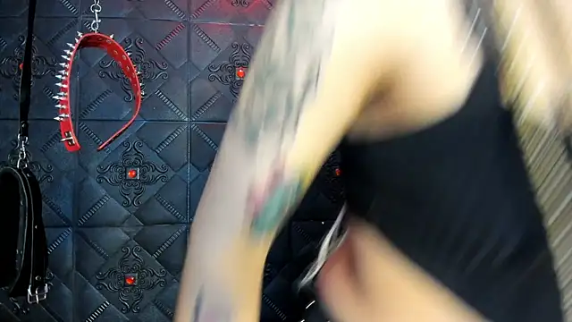 Snapshot of annavi_ chatting on October 10, 7:04 pm annavi online show from October 10, 7:04 pm