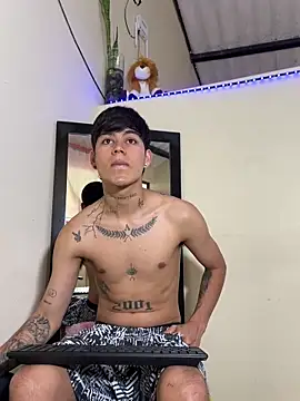 Snapshot of Lukas_strong chatting on November 24, 2:06 pm Lukas strong online show from November 24, 2:06 pm