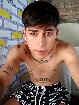 Snapshot of Lukas_strong chatting on October 6, 7:14 pm Lukas strong online show from October 6, 7:14 pm