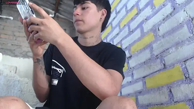 Snapshot of Lukas_strong chatting on November 7, 2:10 pm Lukas strong online show from November 7, 2:10 pm