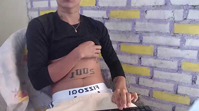 Snapshot of Lukas_strong chatting on October 25, 2:17 pm Lukas strong online show from October 25, 2:17 pm