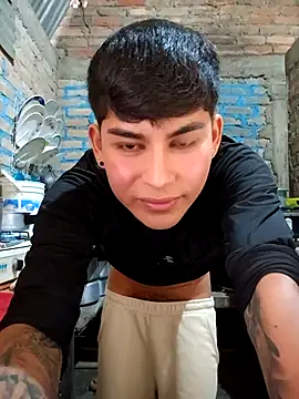 Snapshot of Lukas_strong chatting on September 22, 3:29 pm Lukas strong online show from September 22, 3:29 pm