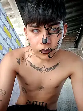 Snapshot of Lukas_strong chatting on October 31, 3:30 pm Lukas strong online show from October 31, 3:30 pm