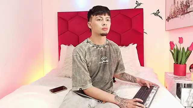 Steev Novoa online show from February 6, 5:25 am