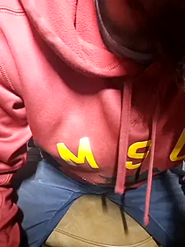 Snapshot of bigdickdaddy2184 chatting on November 4, 9:46 am bigdickdaddy2184 online show from November 4, 9:46 am