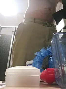 Snapshot of bigdickdaddy2184 chatting on February 20, 12:07 pm bigdickdaddy2184 online show from February 20, 12:07 pm