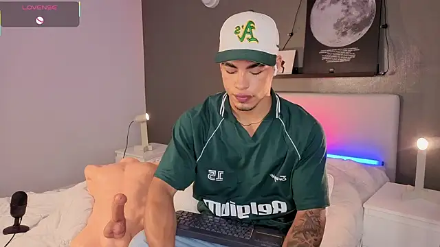 Snapshot of Ken-boy_ chatting on November 3, 11:47 am Ken-boy online show from November 3, 11:47 am