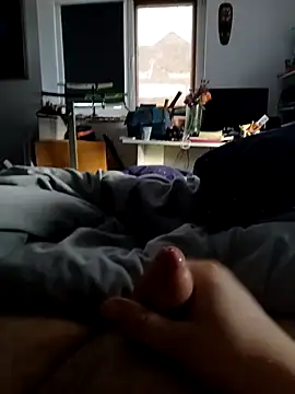 Snapshot of BennoSingle chatting on January 12, 1:58 pm BennoSingle online show from January 12, 1:58 pm