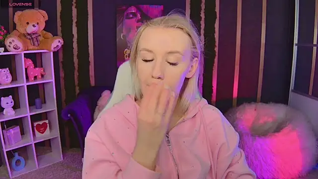 Snapshot of Selenatrend chatting on February 27, 12:05 pm Selenatrend online show from February 27, 12:05 pm