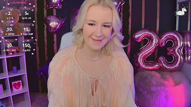 Snapshot of Selenatrend chatting on March 1, 6:24 am Selenatrend online show from March 1, 6:24 am