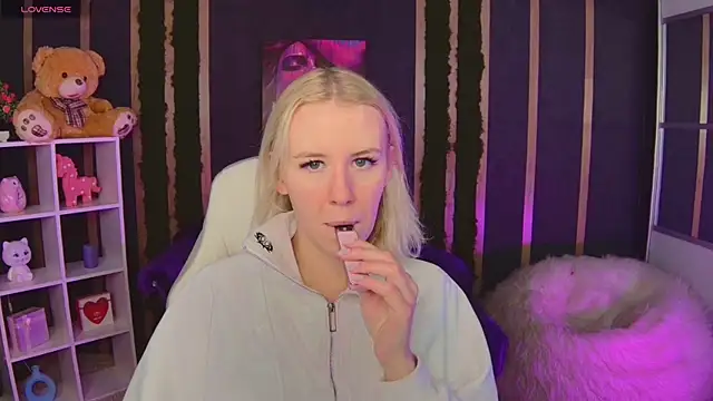 Snapshot of Selenatrend chatting on February 22, 6:05 am Selenatrend online show from February 22, 6:05 am