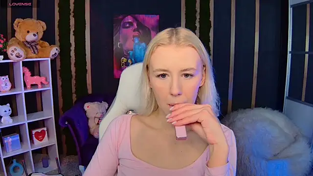 Snapshot of Selenatrend chatting on February 14, 12:16 pm Selenatrend online show from February 14, 12:16 pm