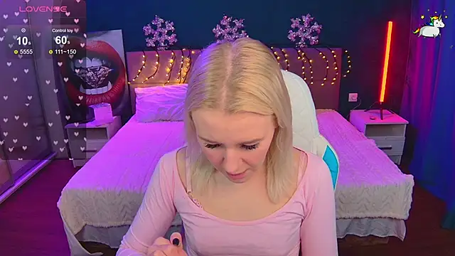 Snapshot of Selenatrend chatting on December 20, 6:16 am Selenatrend online show from December 20, 6:16 am