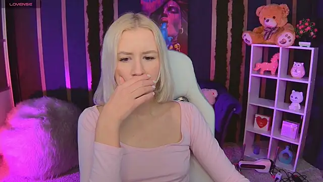 Snapshot of Selenatrend chatting on February 11, 12:05 pm Selenatrend online show from February 11, 12:05 pm