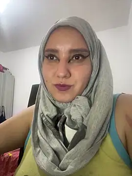 hannahayat online show from April 17, 1:19 am