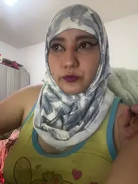 hannahayat online show from April 17, 1:25 pm