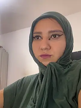 hannahayat online show from April 10, 2:35 pm