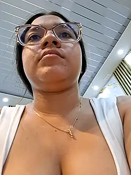 Snapshot of -VICKKY chatting on July 18, 7:44 pm -VICKKY online show from July 18, 7:44 pm