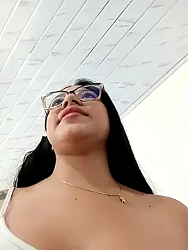 Snapshot of -VICKKY chatting on October 6, 1:34 pm -VICKKY online show from October 6, 1:34 pm