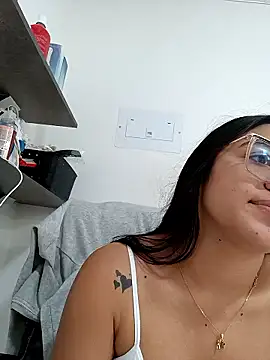 -VICKKY online show from January 9, 1:51 pm