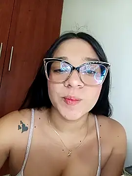 -VICKKY online show from November 8, 2:04 am