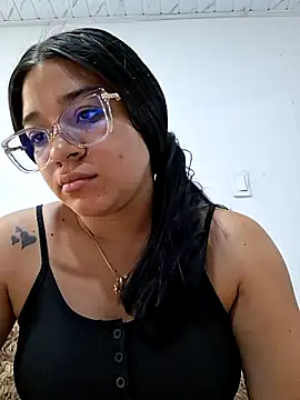 -VICKKY online show from May 19, 1:29 pm
