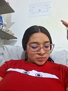 -VICKKY online show from April 15, 7:58 pm