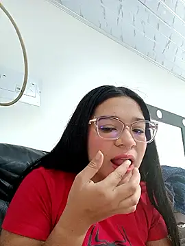 -VICKKY online show from January 13, 1:37 pm