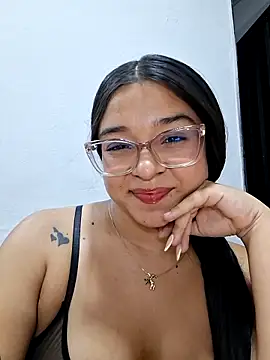 -VICKKY online show from March 29, 12:01 am