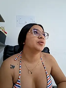 -VICKKY online show from February 25, 2:28 pm