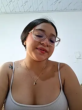 -VICKKY online show from May 28, 2:23 pm