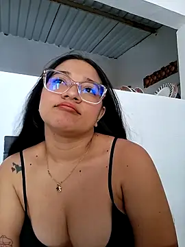 -VICKKY online show from February 23, 2:50 pm