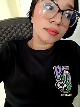 Snapshot of -VICKKY chatting on October 4, 1:45 pm -VICKKY online show from October 4, 1:45 pm