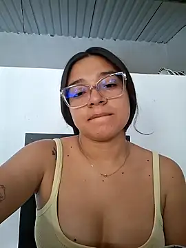 -VICKKY online show from March 6, 3:40 pm