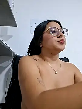 -VICKKY online show from March 21, 2:10 pm