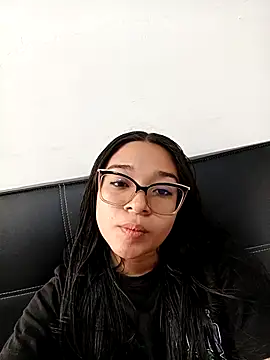 -VICKKY online show from November 1, 2:33 pm