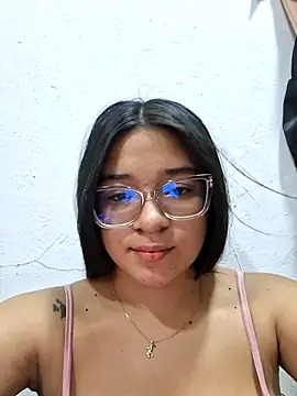 Snapshot of -VICKKY chatting on June 25, 2:33 pm -VICKKY online show from June 25, 2:33 pm